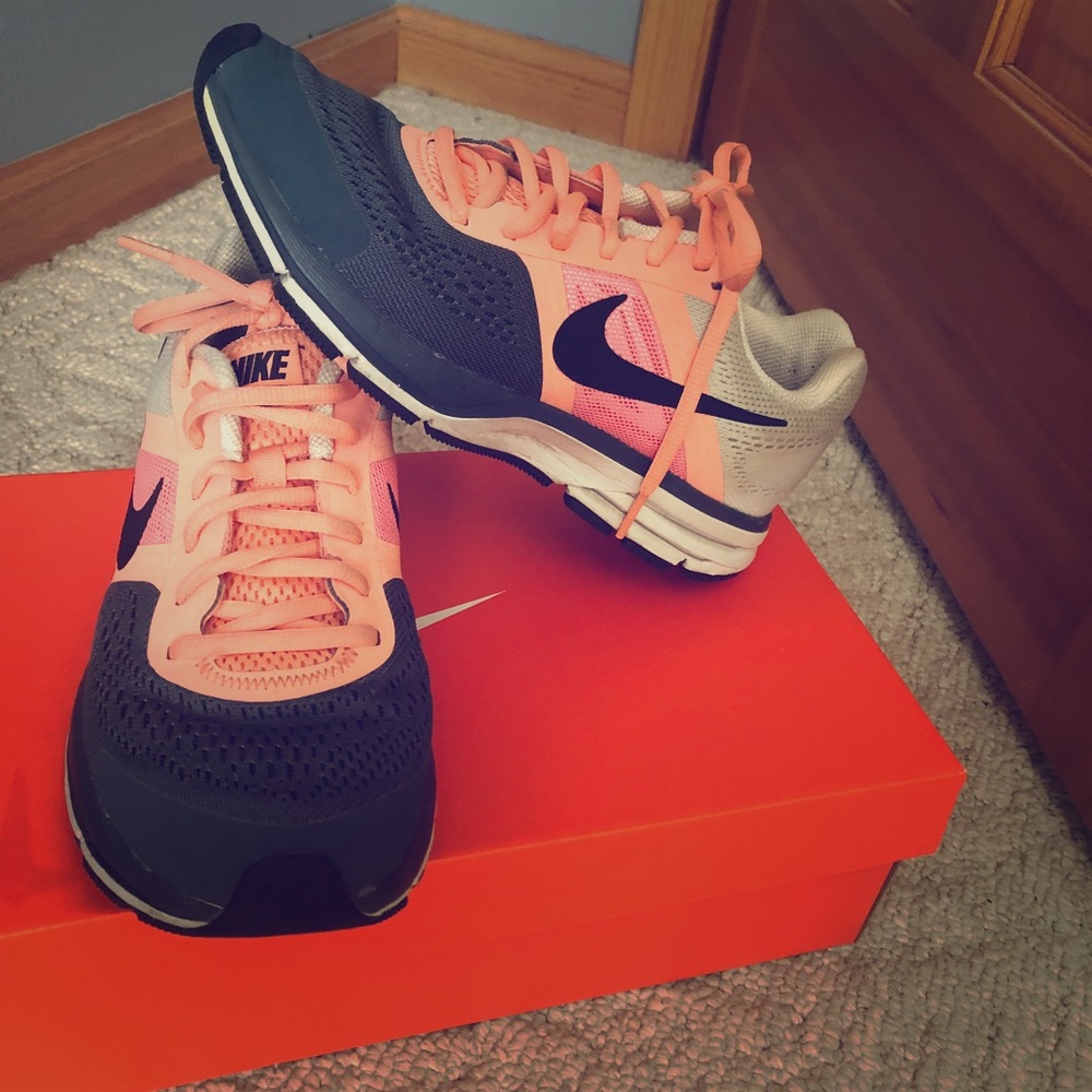 Nike Tennis Shoes